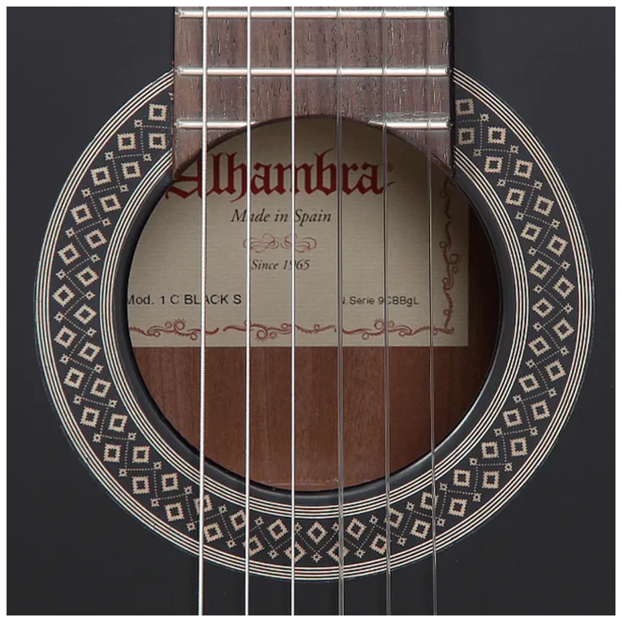 Guitarra Clásica 1C Black Satin + Funda 4/4 10 Mm Alhambra